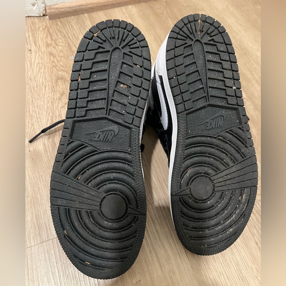 AIR JORDAN Nike Black and White Sneakers - Picture 8 of 10